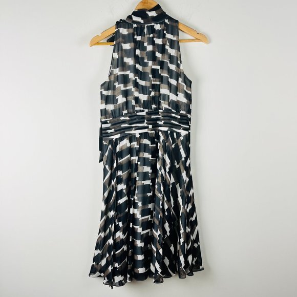 2/$30 Banana Republic‎ Graphic Silk Dress 4 - Picture 4 of 6